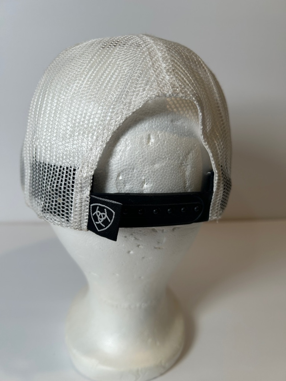 Ariat Multicolor Mandala Mesh Cap with Cream Back /women’s trucker hat - Picture 7 of 14